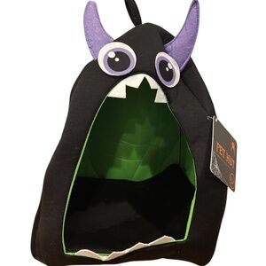 Halloween Spooky Goblin Boo Small dog or cat Covered bed lot Monster hooded den